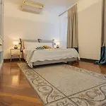 By Rent Como