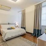 By Rent Apartamento Como